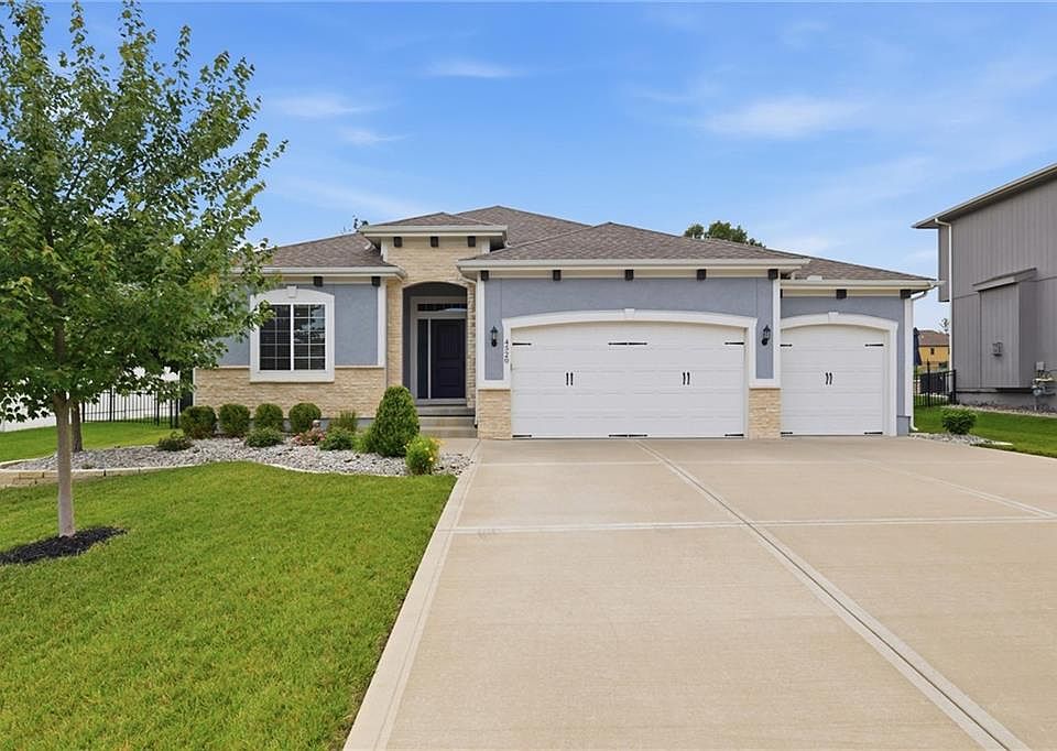 1st image of 4520 SW Nautilus Pl