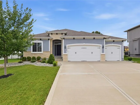 4520 SW Nautilus Pl, Lees Summit, MO 64082
