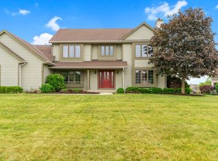 12840 W Greenbriar Ln, New Berlin, WI 53151