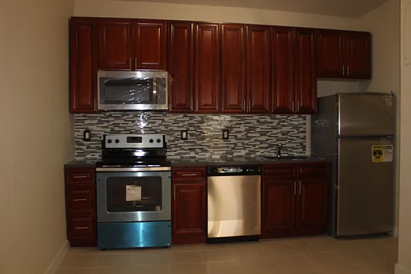 Rented by Roberto Guilbet, LREB | media 8