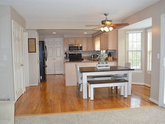 2nd image of 6721 Coachlight Way
