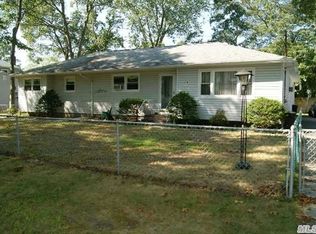 56 Rowland St, Patchogue, NY 11772
