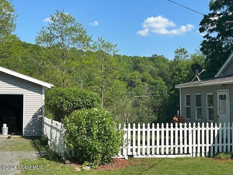 5th image of 414 West Road