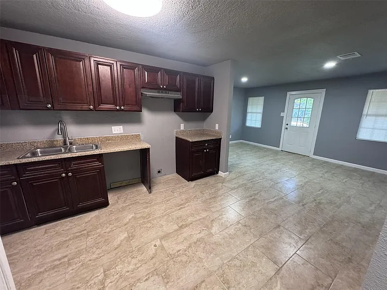 4933 Alvin St — Photo 3