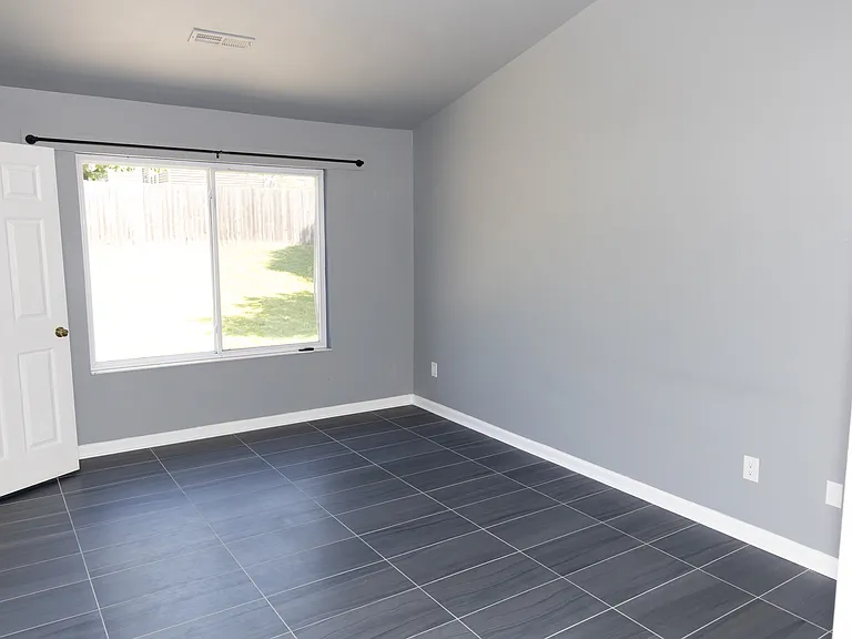 1671 Glenn Abbey Dr — Photo 5