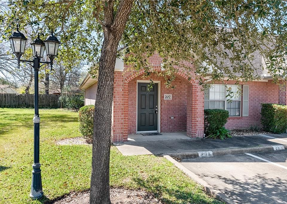 1st image of 1702 Deacon Dr APT 207
