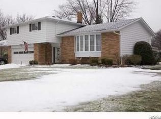 6174 Somerset Dr, North Olmsted, OH