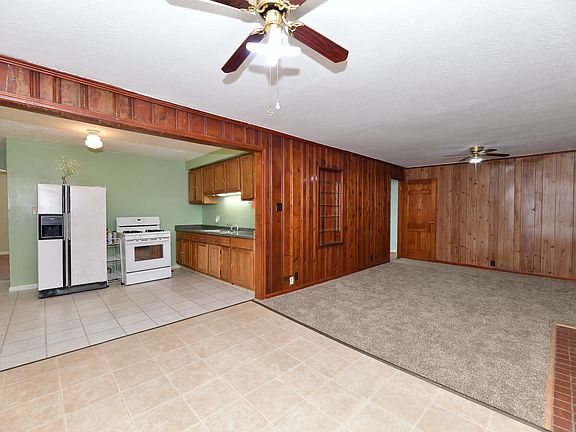 5th image of 2215 Villa Ave