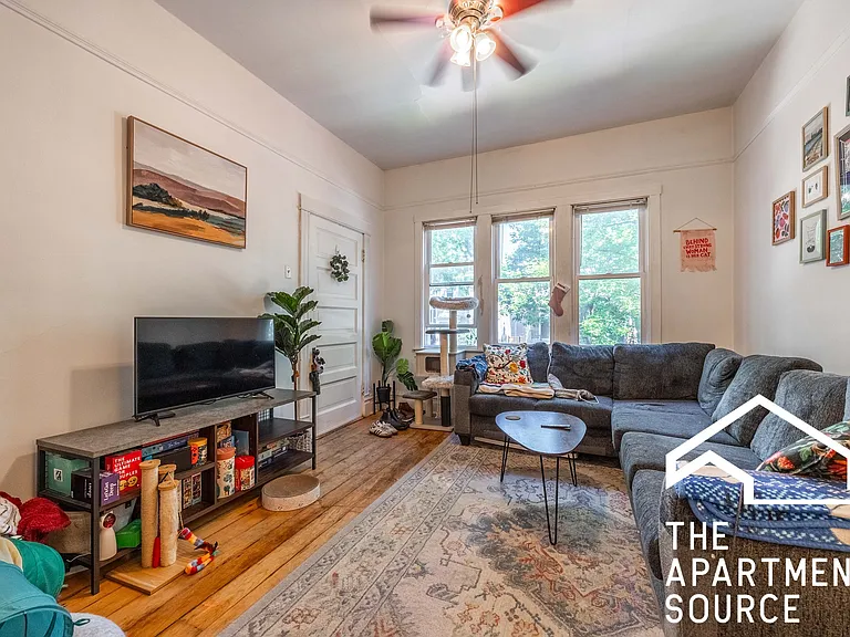 1245 W Barry Ave #1A — Photo 3