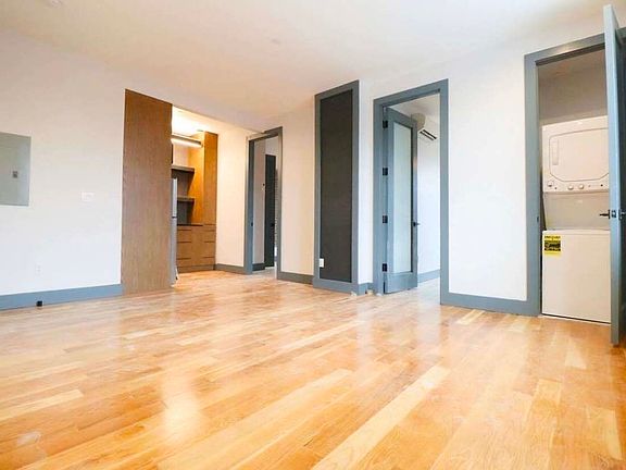 5th image of 378 Bedford Ave #3C
