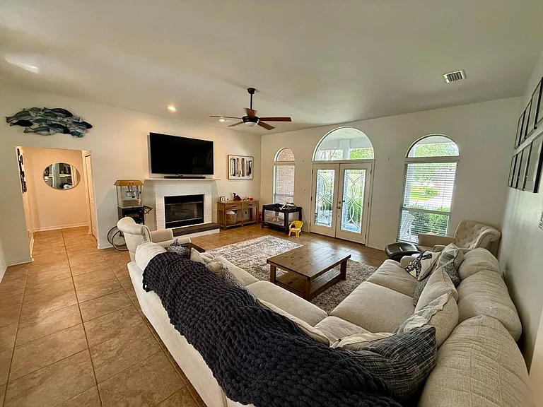 1651 Northridge Rd — Photo 7
