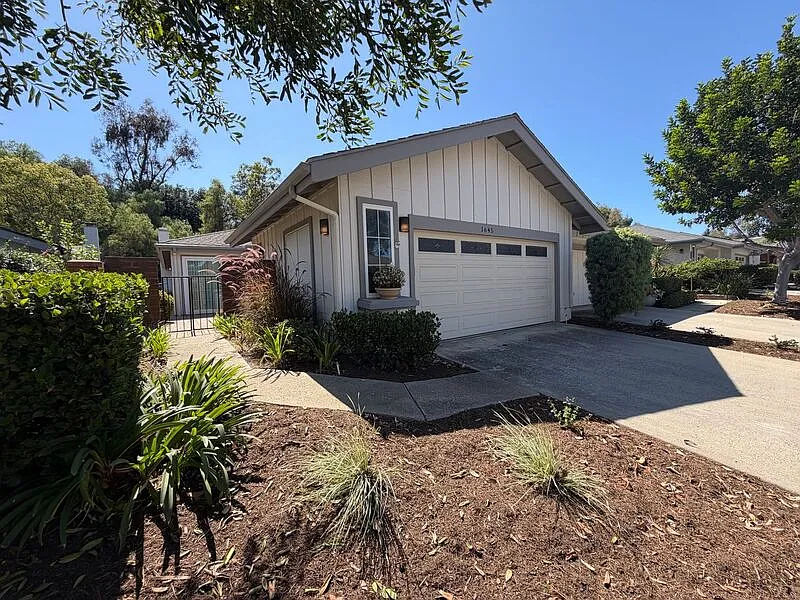 2 bed, 2.0 bath, 1725 sqft, $4,200 — Photo 1
