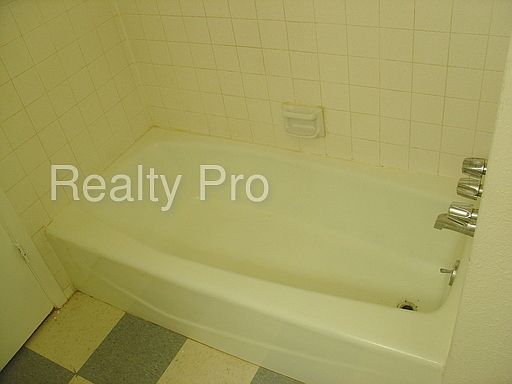 5th image of 3409 Tulane Dr NE APT 03