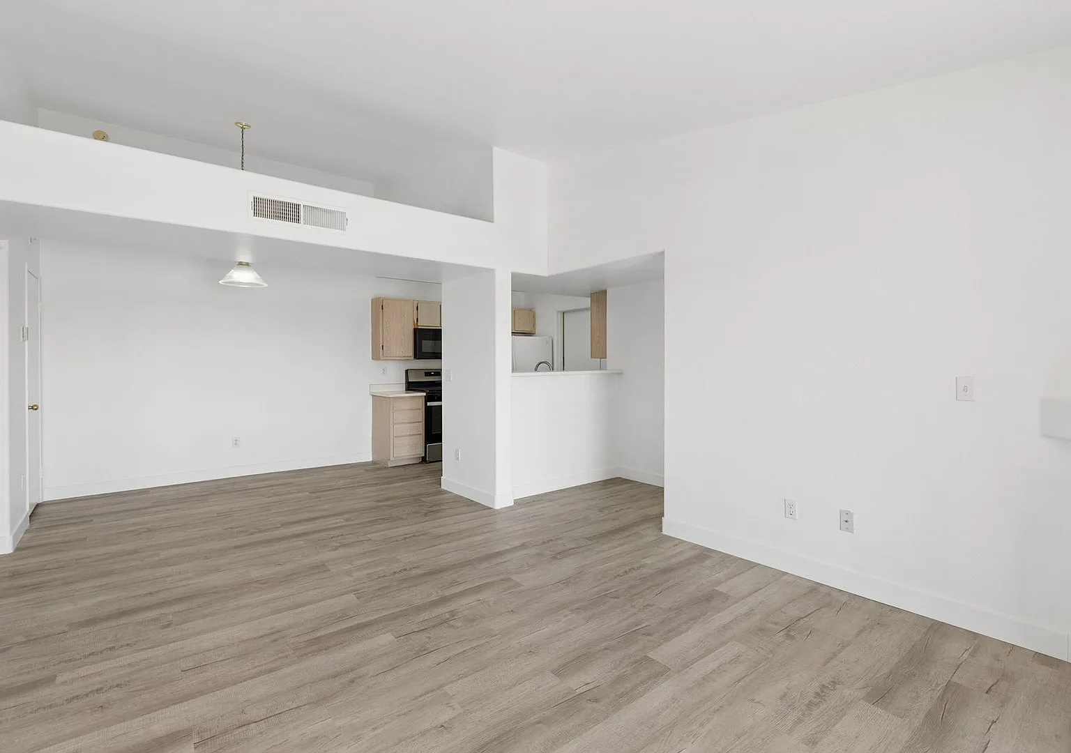 Gated 2 bedroom condo with new LVP flooring! — Photo 4