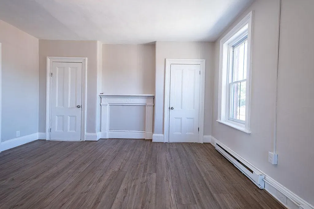 2 bed, 900 sqft, $1,800 — Photo 3