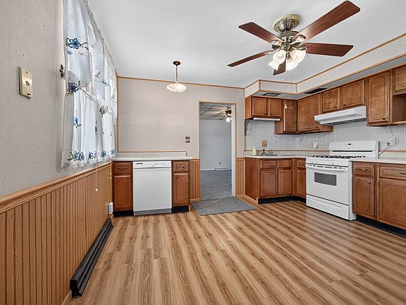 2nd image of 604 W Elm St