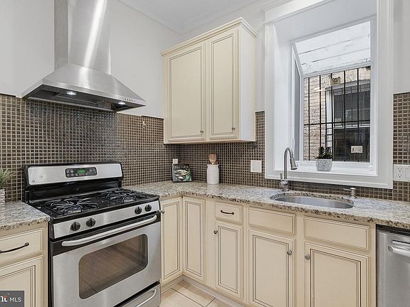 4th image of 2803 N Capitol St NE