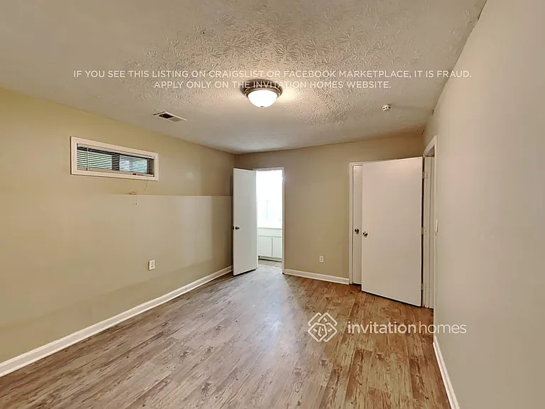 4026 Leicester Dr NE — Photo 7