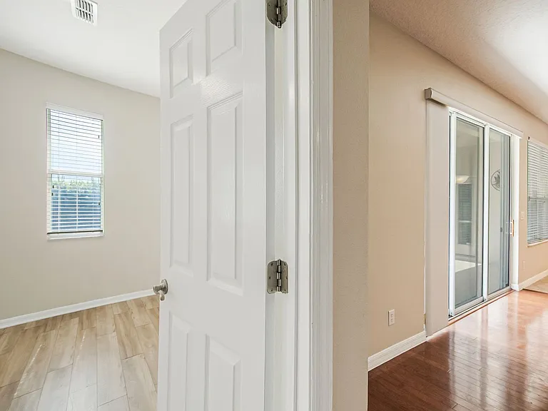 1904 Candlenut Cir — Photo 35
