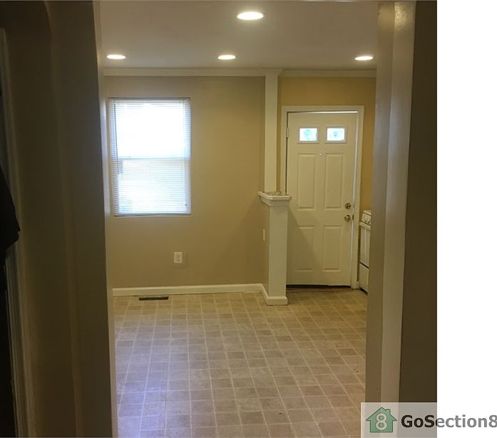 2nd image of 903 Ellicott Driveway