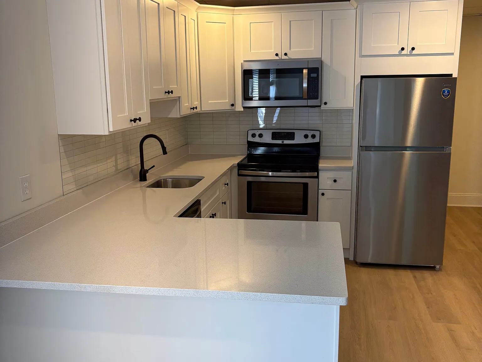 2 bed, 1000 sqft, $1,850 — Photo 2