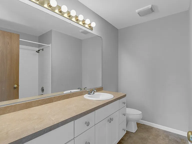 1214 Ballantrae Pl #E — Photo 17