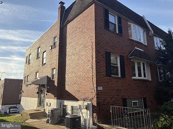 4th image of 9785 Hilspach St