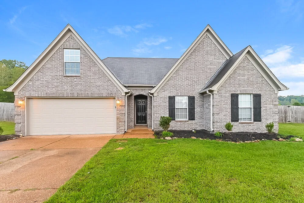 4 bed, 2.0 bath, 1850 sqft, $2,095 — Photo 1