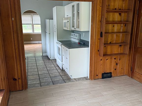 5th image of 710 Magnolia St