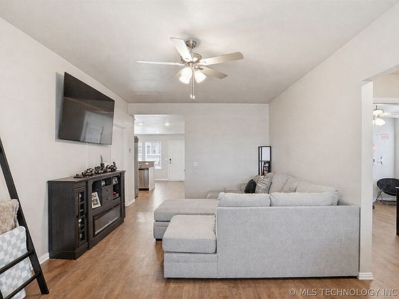 5th image of 3439 Little John Dr