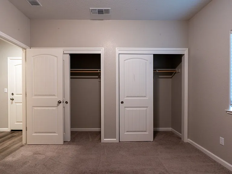 814 Courtney Ct — Photo 20