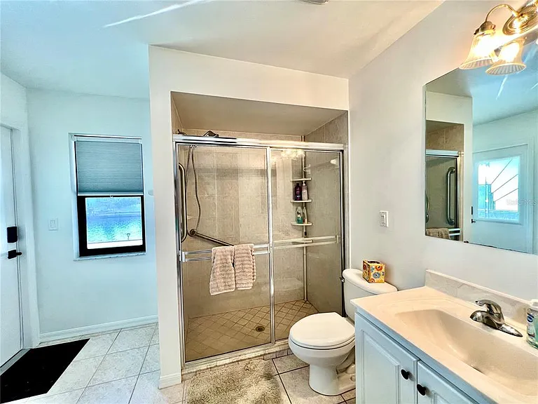 426 NW 37th Pl — Photo 32