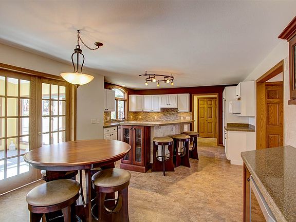 4th image of 4109 Foxwood Ct