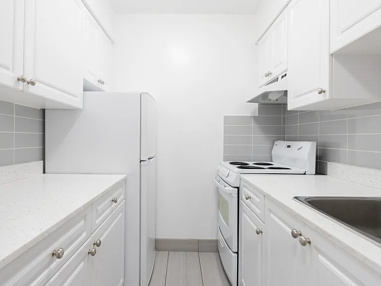 1265 Burnaby St #1807 — Photo 11