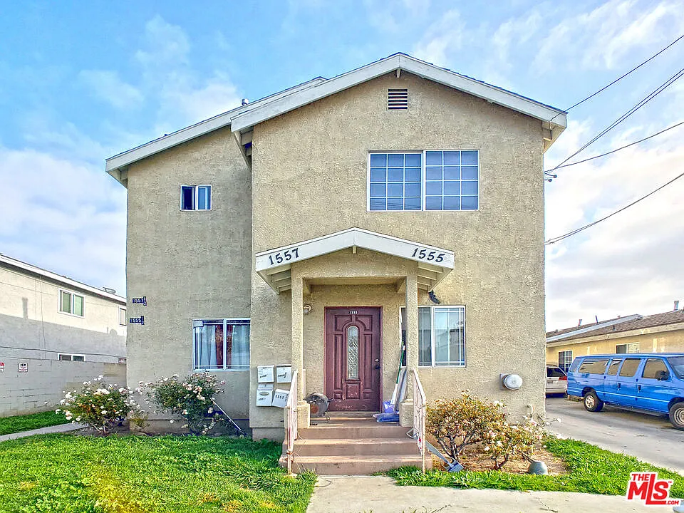 3 bed, 1.0 bath, 1100 sqft, $3,100 — Photo 1