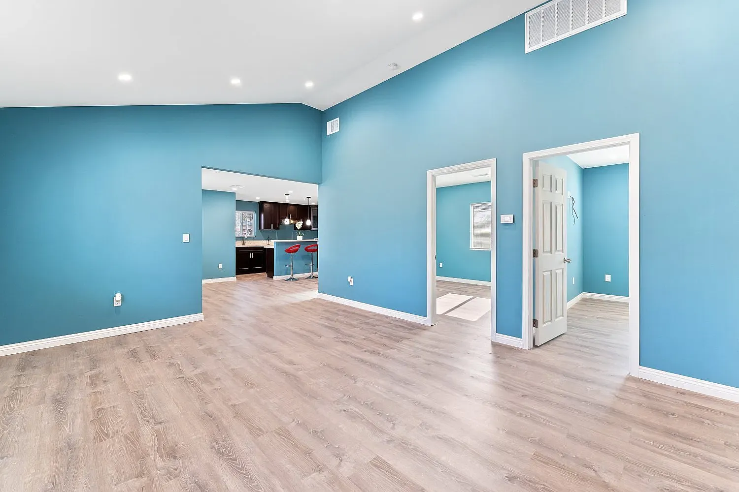 3 bed, 1192 sqft, $2,600 — Photo 4