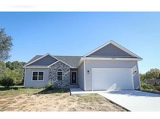 1052 Shoman Dr, Waterford, MI 48327