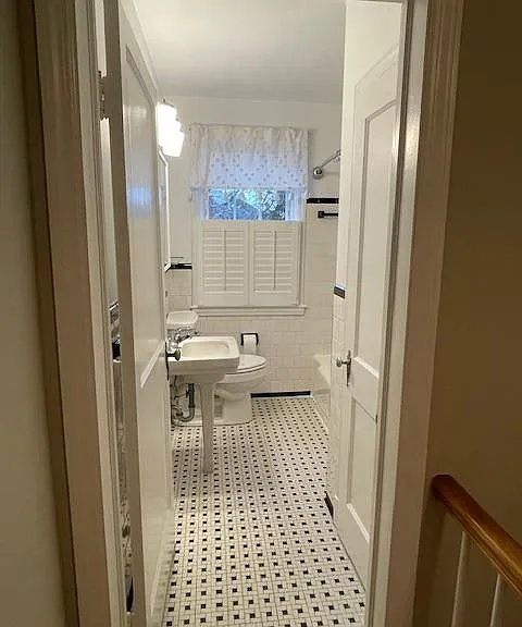 Upstairs bathroom (with tub and shower).