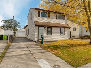 25152 Leach St, Roseville, MI 48066
