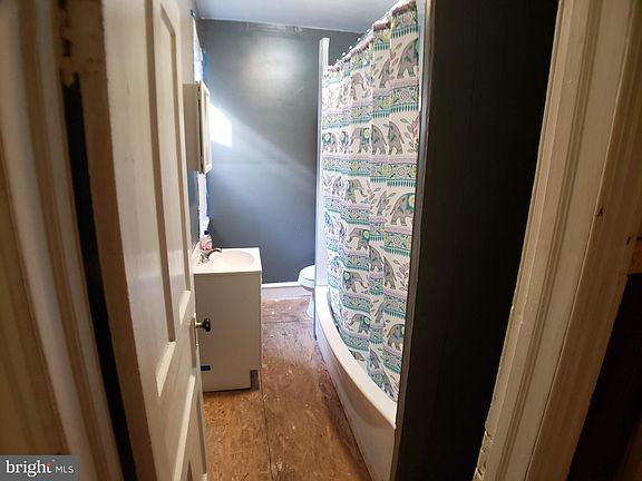 5th image of 325 N 62nd St