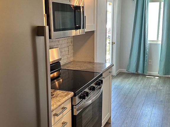 5th image of 333 Orange Ave Unit 28