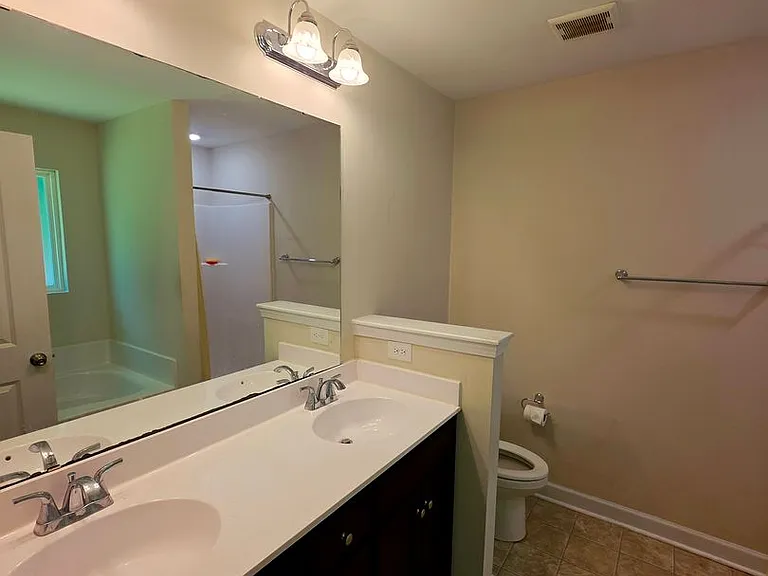 404 Christopher Columbus Ter — Photo 10