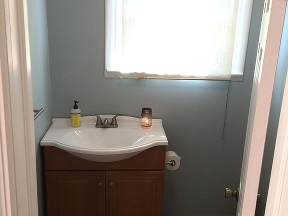 Remodeled 1/2 bath off kitchen