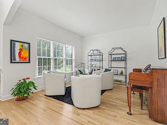 3rd image of 315 Summer Shade Ln