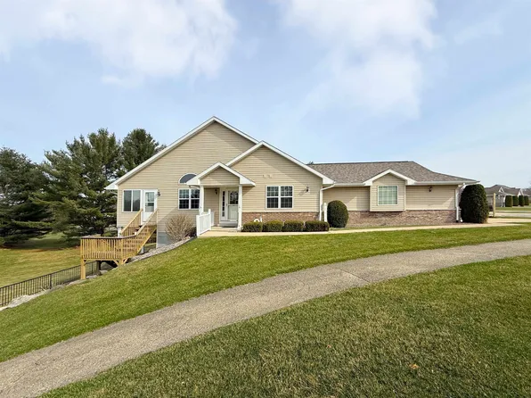 128 Summit Ct, Columbus, WI 53925