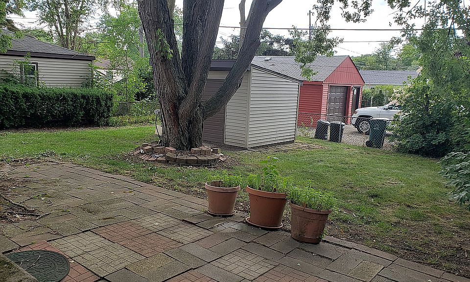 2nd image of 1137 N Main St