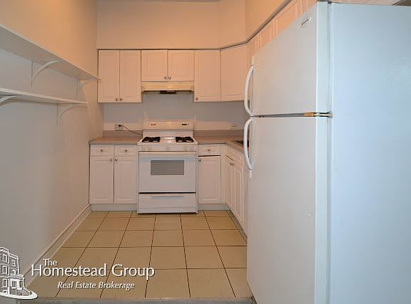 3rd image of 1939 N Larrabee St #Thrreee