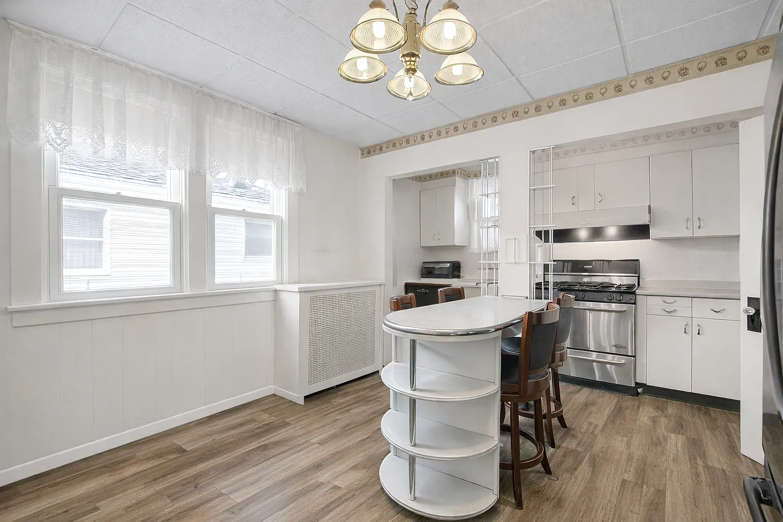 6 bed, 2214 sqft, $3,000 — Photo 2