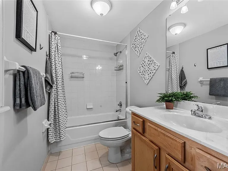 5510 Waterman Blvd #202 — Photo 30