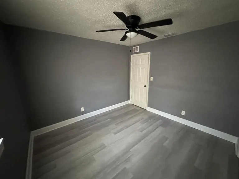 4114 Moncrief Rd — Photo 10